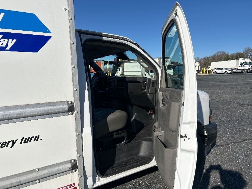 Light Duty Box Truck-Light and Medium Duty Trucks-GMC-2021-Savana G33503-Charlotte-NC-102,706\n\t\tmiles-$ 30,500 - Image 17