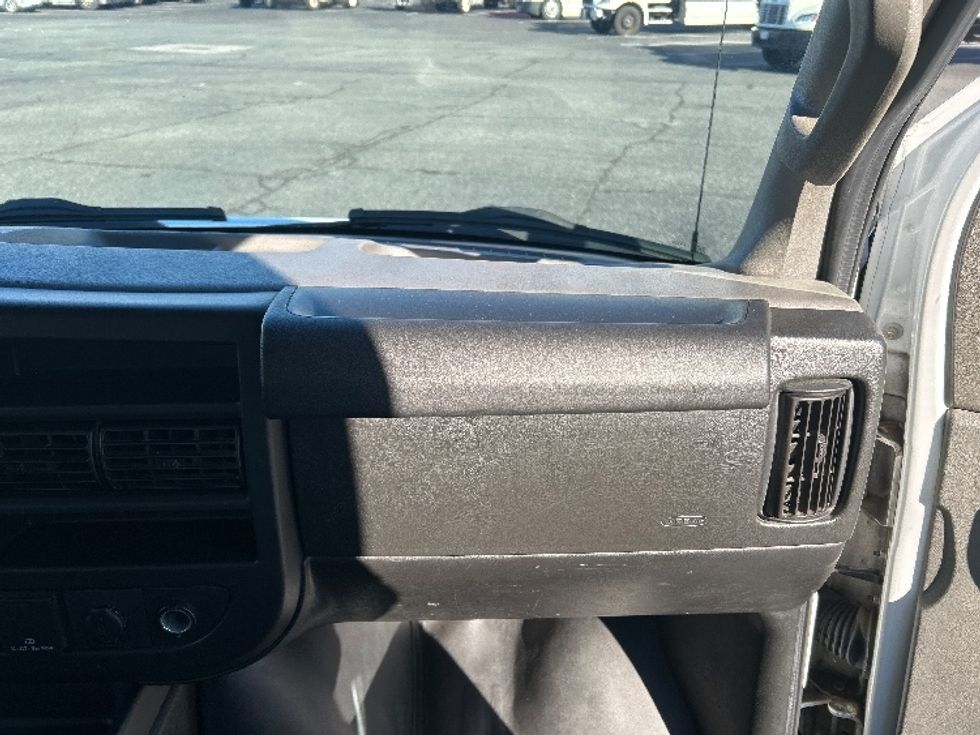 Light Duty Box Truck-Light and Medium Duty Trucks-GMC-2021-Savana G33503-Charlotte-NC-102,706\n\t\tmiles-$ 30,500 - Image 18