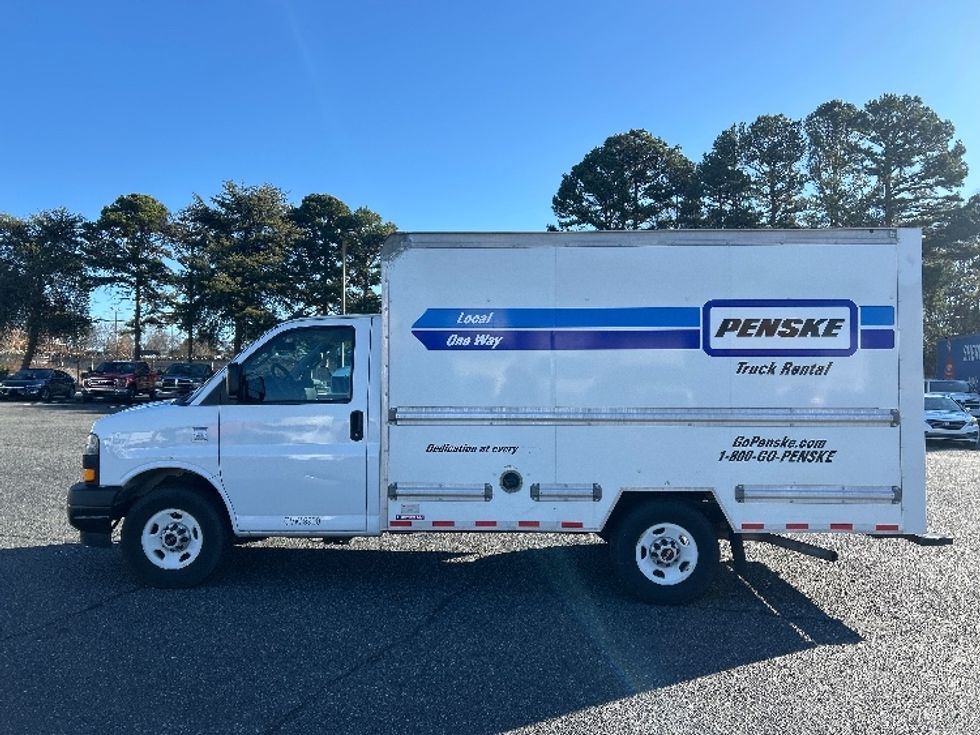 Light Duty Box Truck-Light and Medium Duty Trucks-GMC-2021-Savana G33503-Charlotte-NC-102,706\n\t\tmiles-$ 30,500 - Image 4