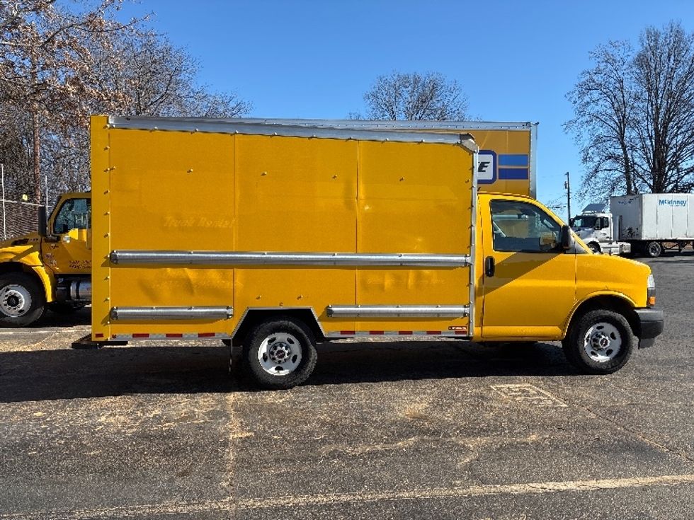Light Duty Box Truck-Light and Medium Duty Trucks-GMC-2021-Savana G33503-Charlotte-NC-108,488\n\t\tmiles-$ 27,000 - Image 14
