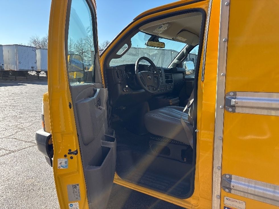Light Duty Box Truck-Light and Medium Duty Trucks-GMC-2021-Savana G33503-Charlotte-NC-108,488\n\t\tmiles-$ 27,000 - Image 15