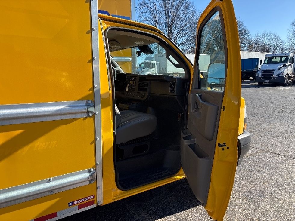 Light Duty Box Truck-Light and Medium Duty Trucks-GMC-2021-Savana G33503-Charlotte-NC-108,488\n\t\tmiles-$ 27,000 - Image 19