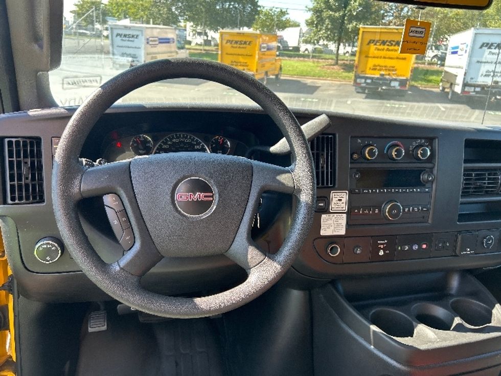 Light Duty Box Truck-Light and Medium Duty Trucks-GMC-2021-Savana G33503-Charlotte-NC-94,481\n\t\tmiles-$ 27,000 - Image 17