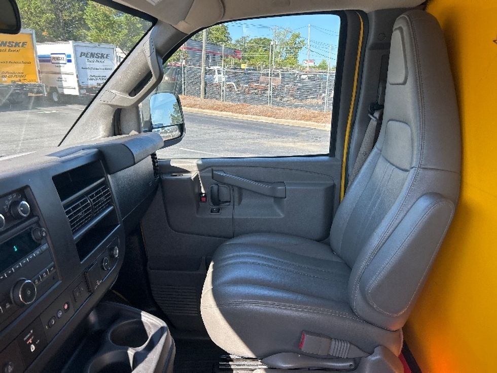 Light Duty Box Truck-Light and Medium Duty Trucks-GMC-2021-Savana G33503-Charlotte-NC-94,481\n\t\tmiles-$ 27,000 - Image 18