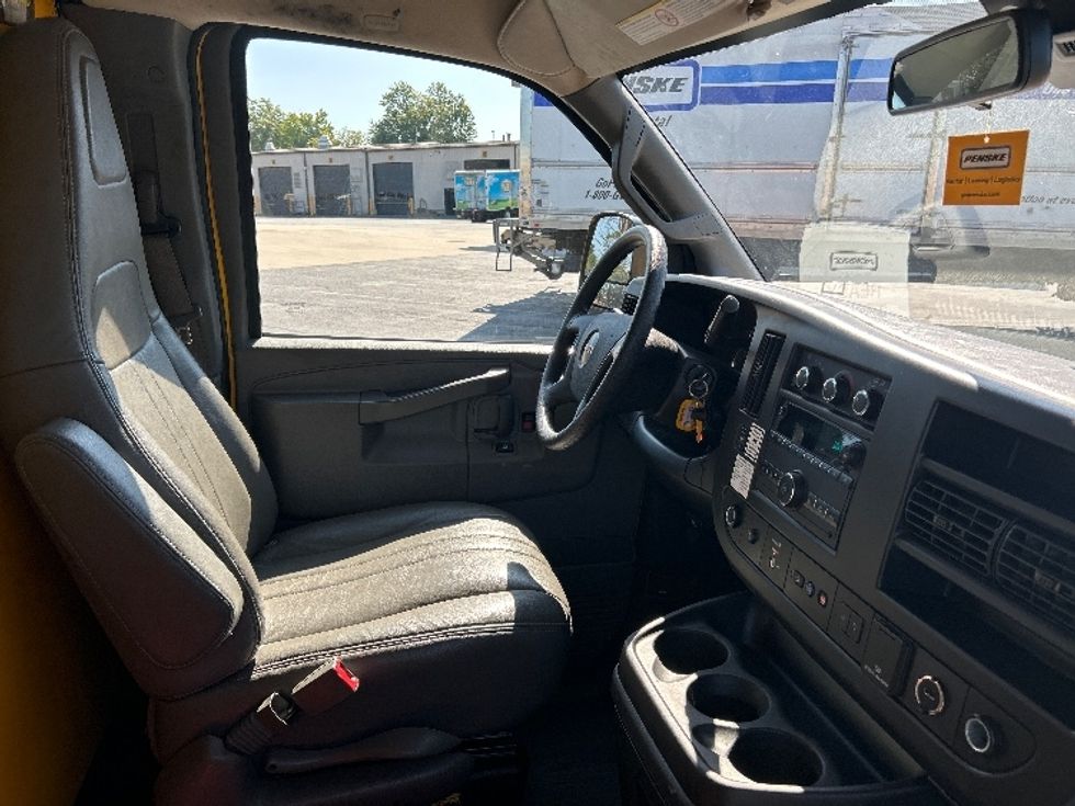 Light Duty Box Truck-Light and Medium Duty Trucks-GMC-2021-Savana G33503-Charlotte-NC-94,481\n\t\tmiles-$ 27,000 - Image 21
