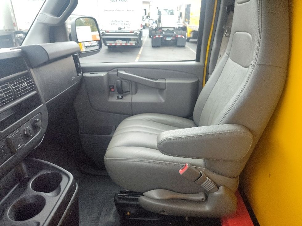 Light Duty Box Truck-Light and Medium Duty Trucks-GMC-2021-Savana G33503-Chicopee-MA-112,571\n\t\tmiles-$ 23,000 - Image 15