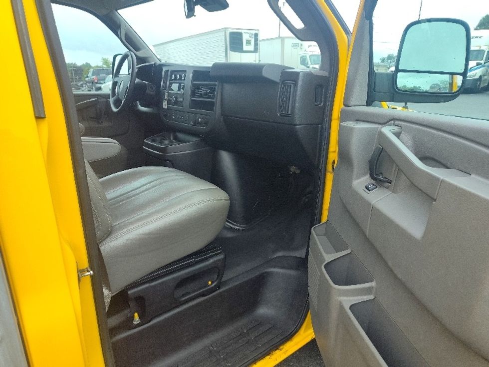 Light Duty Box Truck-Light and Medium Duty Trucks-GMC-2021-Savana G33503-Chicopee-MA-112,571\n\t\tmiles-$ 23,000 - Image 16