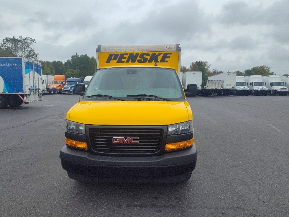 Light Duty Box Truck-Light and Medium Duty Trucks-GMC-2021-Savana G33503-Chicopee-MA-112,571\n\t\tmiles-$ 23,000 - Image 2