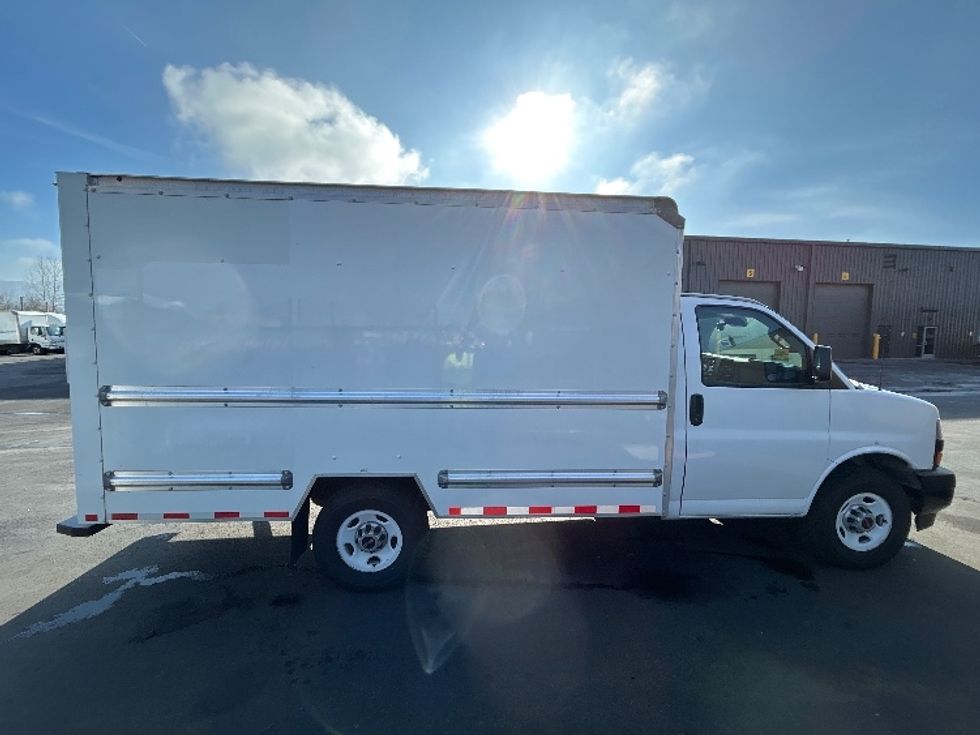 Light Duty Box Truck-Light and Medium Duty Trucks-GMC-2021-Savana G33503-Clackamas-OR-102,825\n\t\tmiles-$ 29,750 - Image 14