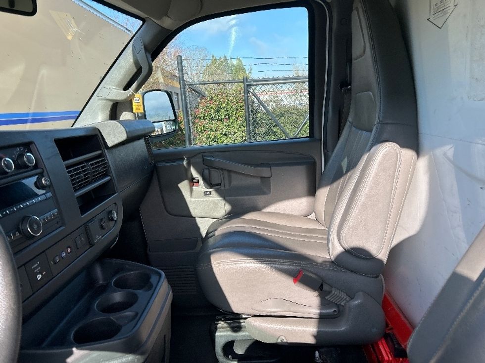 Light Duty Box Truck-Light and Medium Duty Trucks-GMC-2021-Savana G33503-Clackamas-OR-102,825\n\t\tmiles-$ 29,750 - Image 18
