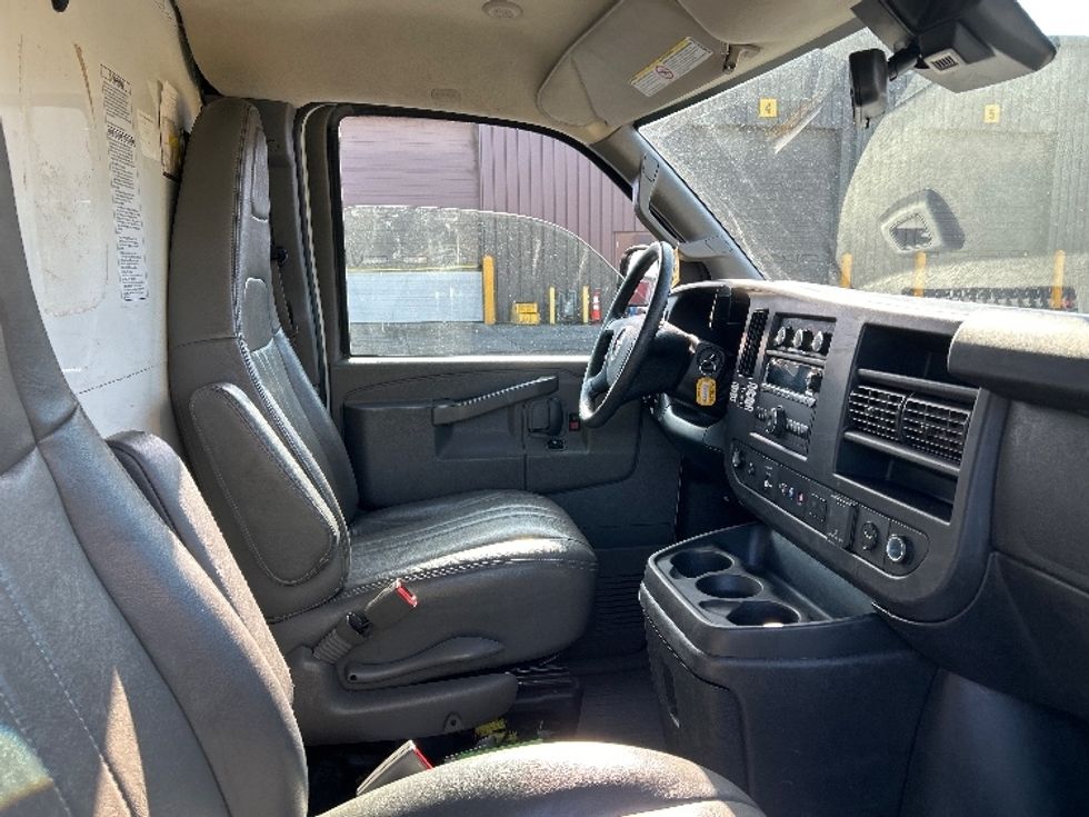 Light Duty Box Truck-Light and Medium Duty Trucks-GMC-2021-Savana G33503-Clackamas-OR-102,825\n\t\tmiles-$ 29,750 - Image 21