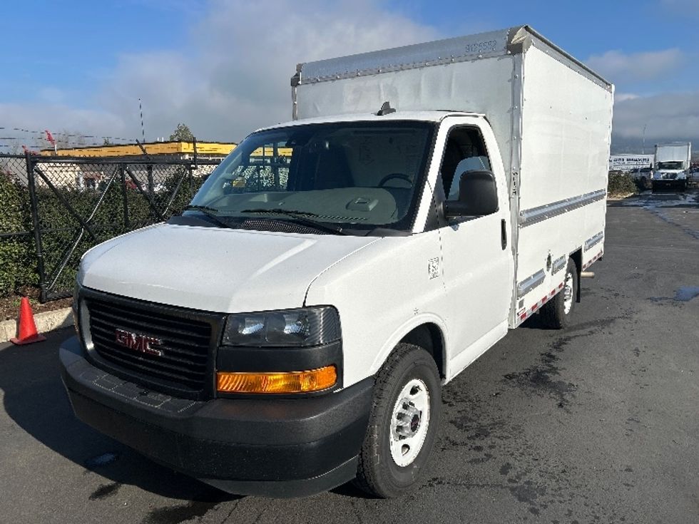 Light Duty Box Truck-Light and Medium Duty Trucks-GMC-2021-Savana G33503-Clackamas-OR-102,825\n\t\tmiles-$ 29,750 - Image 3
