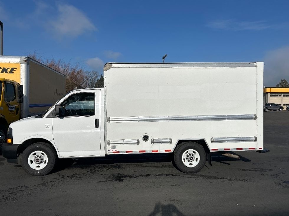 Light Duty Box Truck-Light and Medium Duty Trucks-GMC-2021-Savana G33503-Clackamas-OR-102,825\n\t\tmiles-$ 29,750 - Image 4