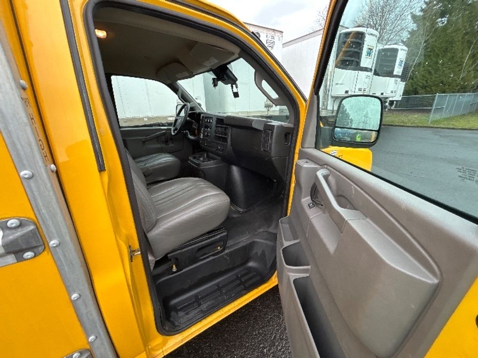 Light Duty Box Truck-Light and Medium Duty Trucks-GMC-2021-Savana G33503-Clackamas-OR-120,617\n\t\tmiles-$ 25,250 - Image 19