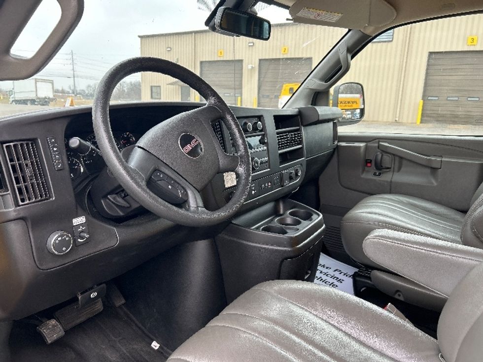 Light Duty Box Truck-Light and Medium Duty Trucks-GMC-2021-Savana G33503-Clarksville-TN-112,857\n\t\tmiles-$ 26,000 - Image 16