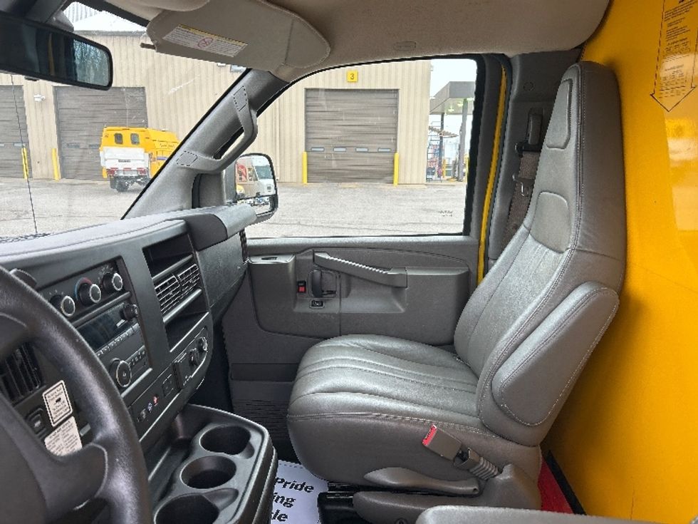 Light Duty Box Truck-Light and Medium Duty Trucks-GMC-2021-Savana G33503-Clarksville-TN-112,857\n\t\tmiles-$ 26,000 - Image 18