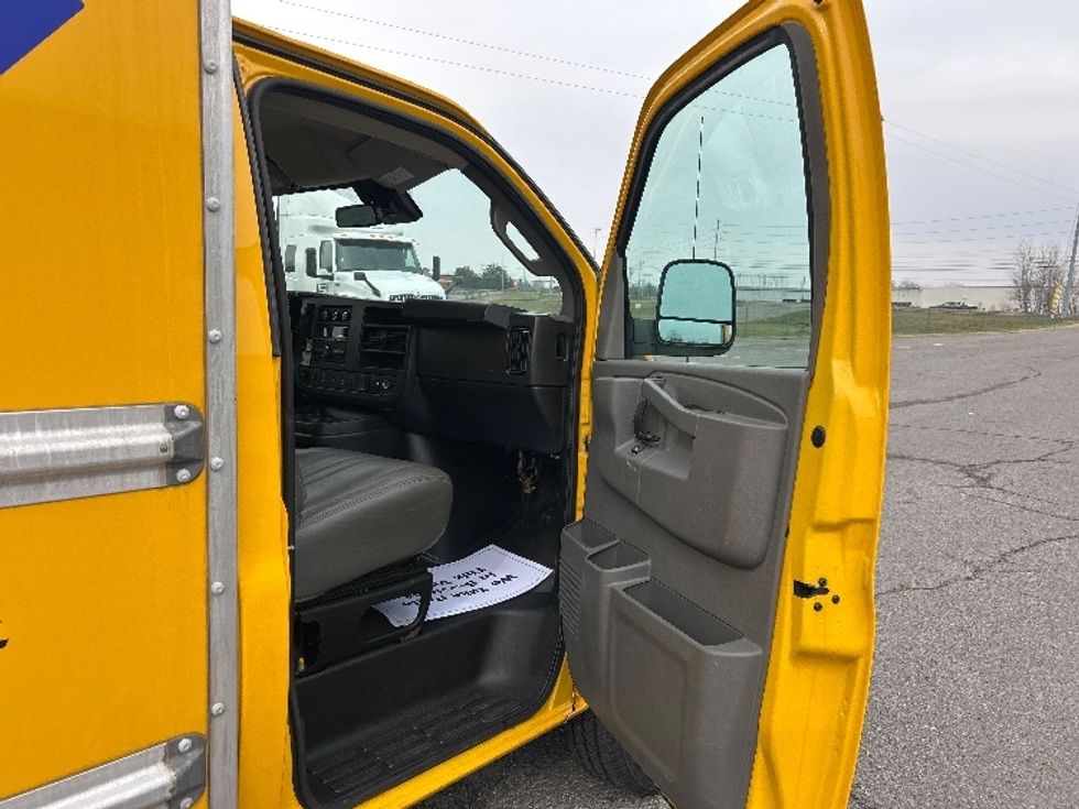 Light Duty Box Truck-Light and Medium Duty Trucks-GMC-2021-Savana G33503-Clarksville-TN-112,857\n\t\tmiles-$ 26,000 - Image 19