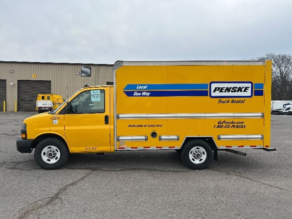 Light Duty Box Truck-Light and Medium Duty Trucks-GMC-2021-Savana G33503-Clarksville-TN-112,857\n\t\tmiles-$ 26,000 - Image 4