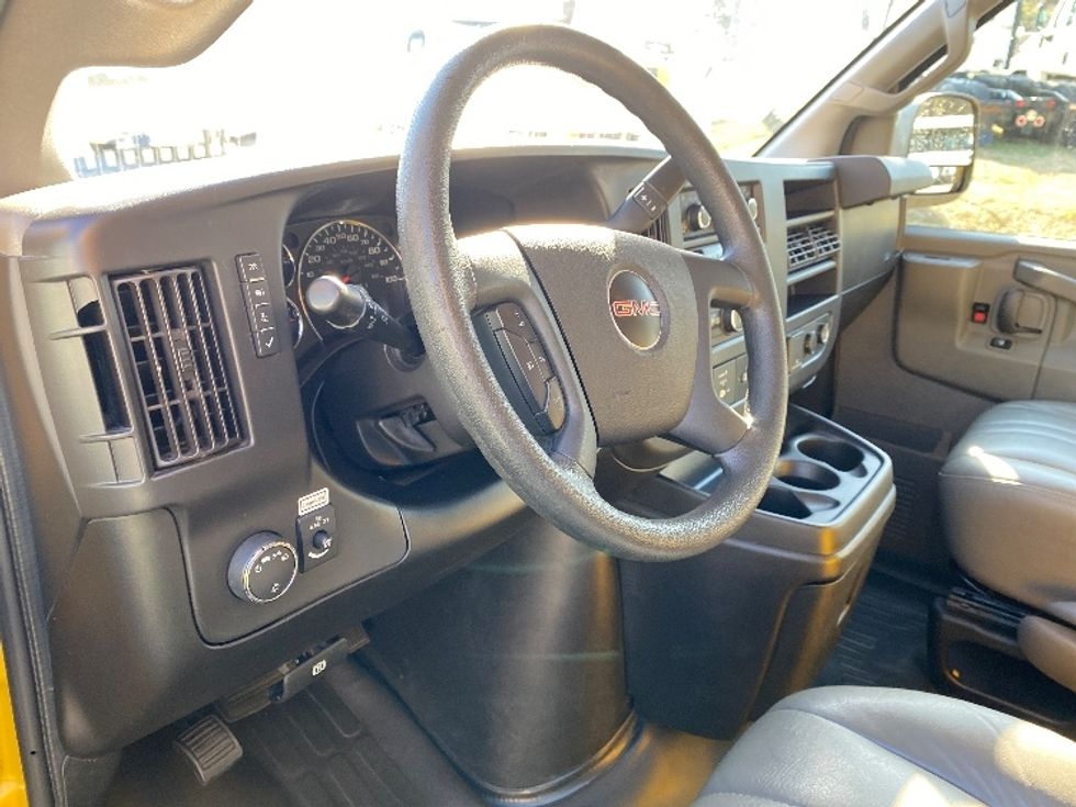 Light Duty Box Truck-Light and Medium Duty Trucks-GMC-2021-Savana G33503-Cleveland-TN-113,843\n\t\tmiles-$ 26,000 - Image 14