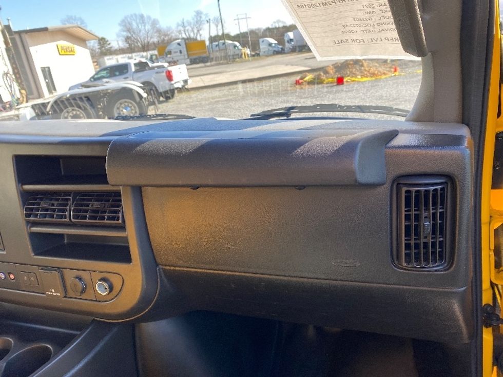 Light Duty Box Truck-Light and Medium Duty Trucks-GMC-2021-Savana G33503-Cleveland-TN-113,843\n\t\tmiles-$ 26,000 - Image 18