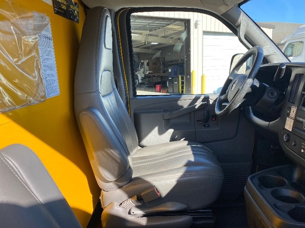 Light Duty Box Truck-Light and Medium Duty Trucks-GMC-2021-Savana G33503-Cleveland-TN-113,843\n\t\tmiles-$ 26,000 - Image 19