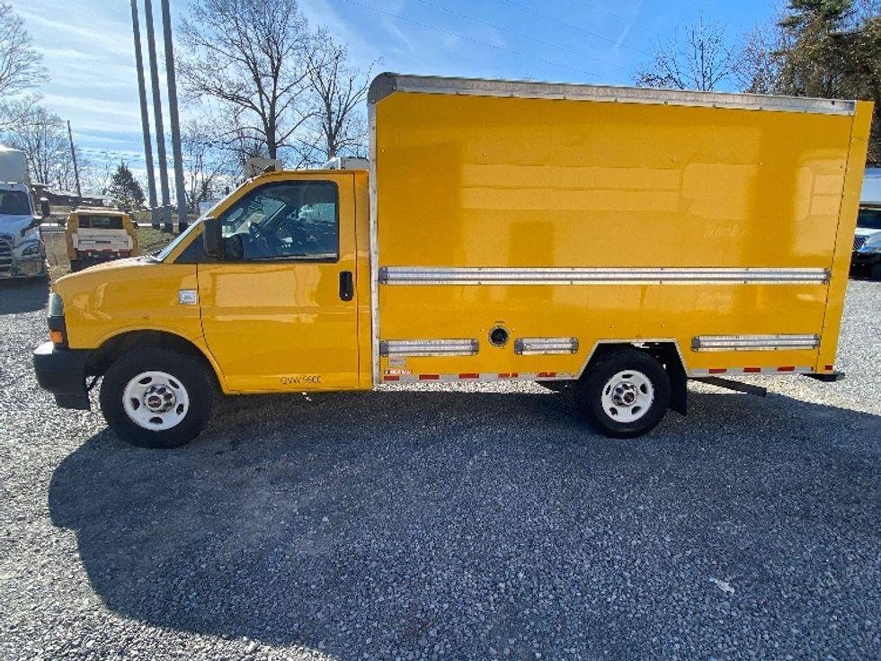 Light Duty Box Truck-Light and Medium Duty Trucks-GMC-2021-Savana G33503-Cleveland-TN-113,843\n\t\tmiles-$ 26,000 - Image 4