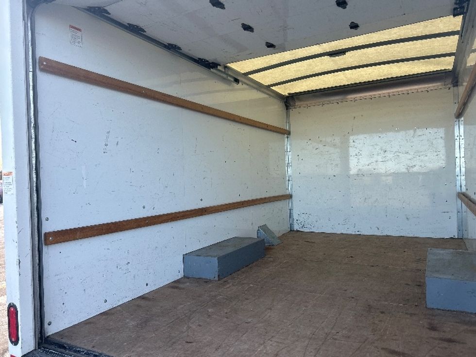 Light Duty Box Truck-Light and Medium Duty Trucks-GMC-2021-Savana G33503-Columbus-OH-112,100\n\t\tmiles-$ 26,750 - Image 10