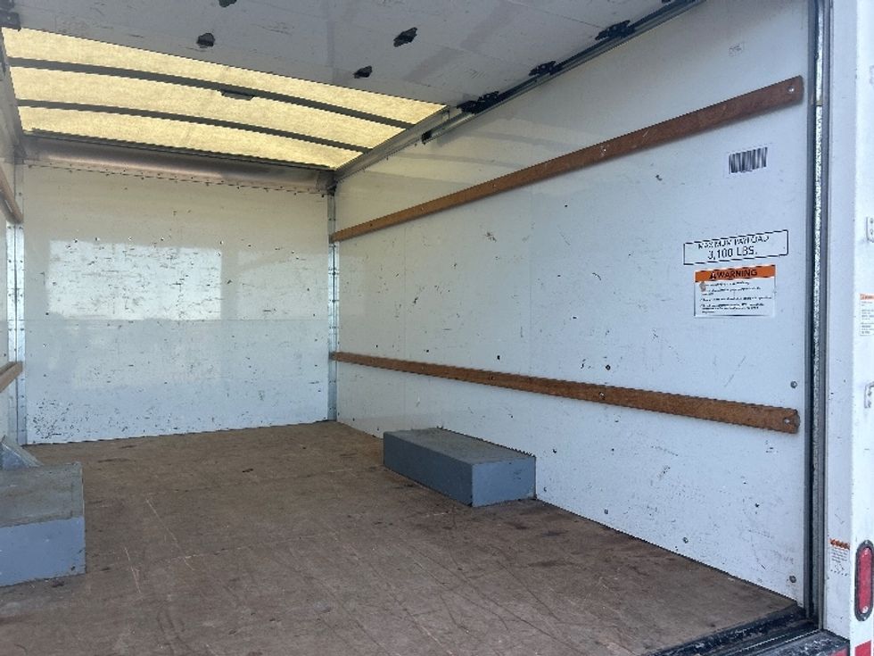 Light Duty Box Truck-Light and Medium Duty Trucks-GMC-2021-Savana G33503-Columbus-OH-112,100\n\t\tmiles-$ 26,750 - Image 11