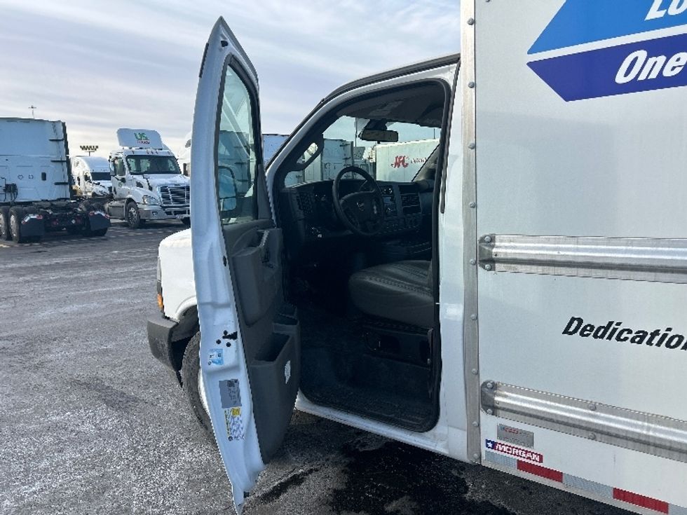 Light Duty Box Truck-Light and Medium Duty Trucks-GMC-2021-Savana G33503-Columbus-OH-112,100\n\t\tmiles-$ 26,750 - Image 15