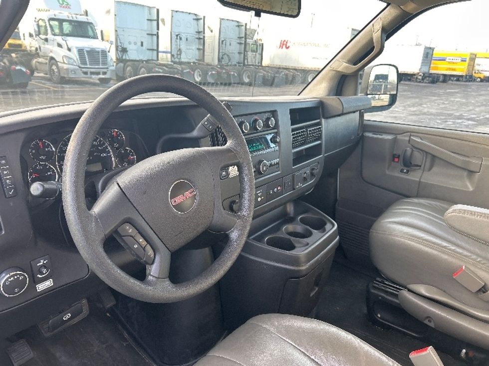 Light Duty Box Truck-Light and Medium Duty Trucks-GMC-2021-Savana G33503-Columbus-OH-112,100\n\t\tmiles-$ 26,750 - Image 16
