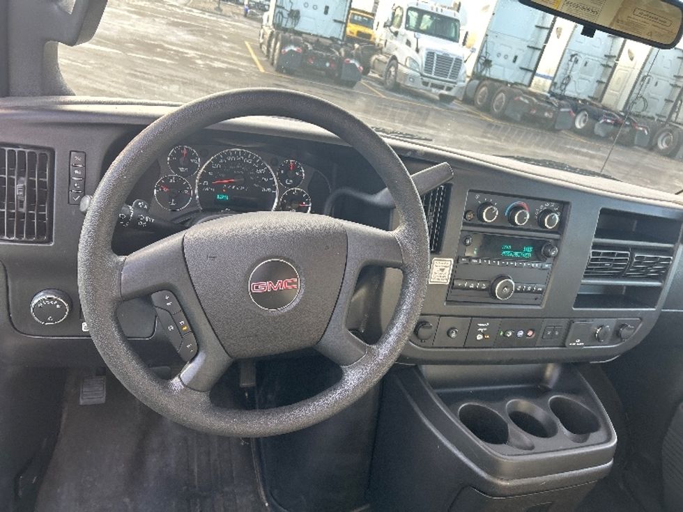 Light Duty Box Truck-Light and Medium Duty Trucks-GMC-2021-Savana G33503-Columbus-OH-112,100\n\t\tmiles-$ 26,750 - Image 17
