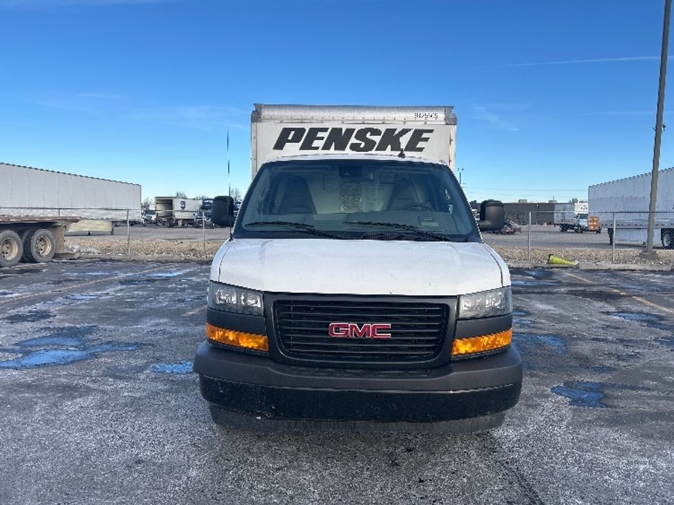 Light Duty Box Truck-Light and Medium Duty Trucks-GMC-2021-Savana G33503-Columbus-OH-112,100\n\t\tmiles-$ 26,750 - Image 2