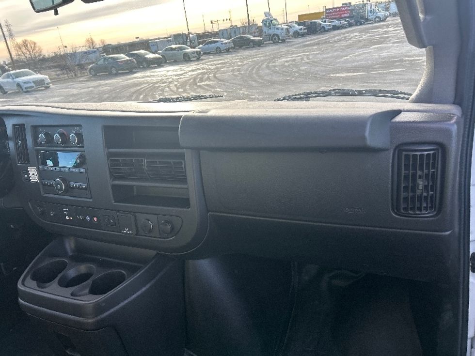 Light Duty Box Truck-Light and Medium Duty Trucks-GMC-2021-Savana G33503-Columbus-OH-112,100\n\t\tmiles-$ 26,750 - Image 20