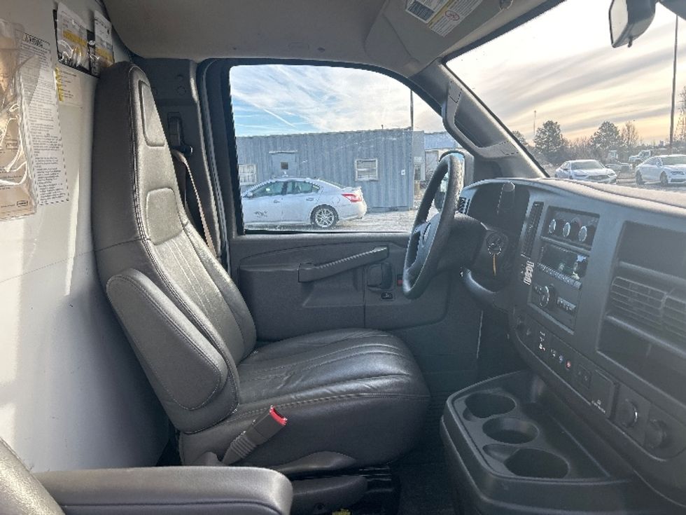 Light Duty Box Truck-Light and Medium Duty Trucks-GMC-2021-Savana G33503-Columbus-OH-112,100\n\t\tmiles-$ 26,750 - Image 21