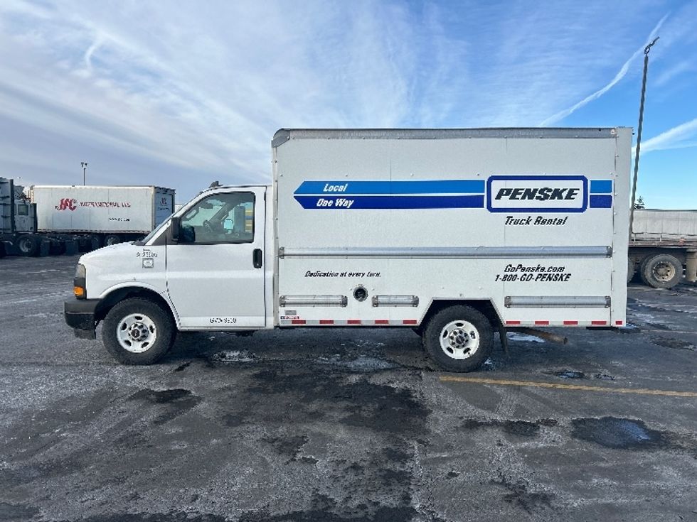 Light Duty Box Truck-Light and Medium Duty Trucks-GMC-2021-Savana G33503-Columbus-OH-112,100\n\t\tmiles-$ 26,750 - Image 4