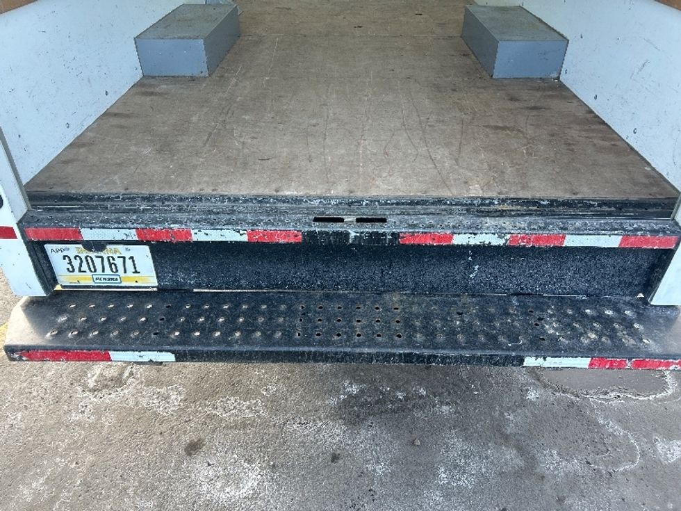 Light Duty Box Truck-Light and Medium Duty Trucks-GMC-2021-Savana G33503-Columbus-OH-112,100\n\t\tmiles-$ 26,750 - Image 9