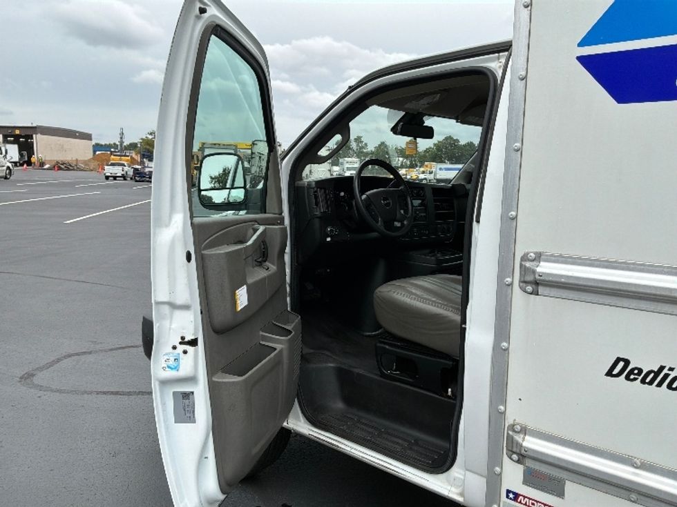 Light Duty Box Truck-Light and Medium Duty Trucks-GMC-2021-Savana G33503-Columbus-OH-88,918\n\t\tmiles-$ 30,000 - Image 15