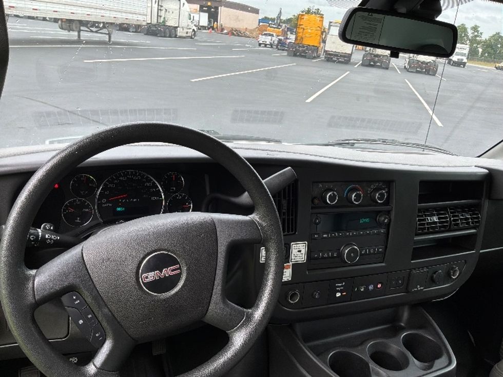 Light Duty Box Truck-Light and Medium Duty Trucks-GMC-2021-Savana G33503-Columbus-OH-88,918\n\t\tmiles-$ 30,000 - Image 17