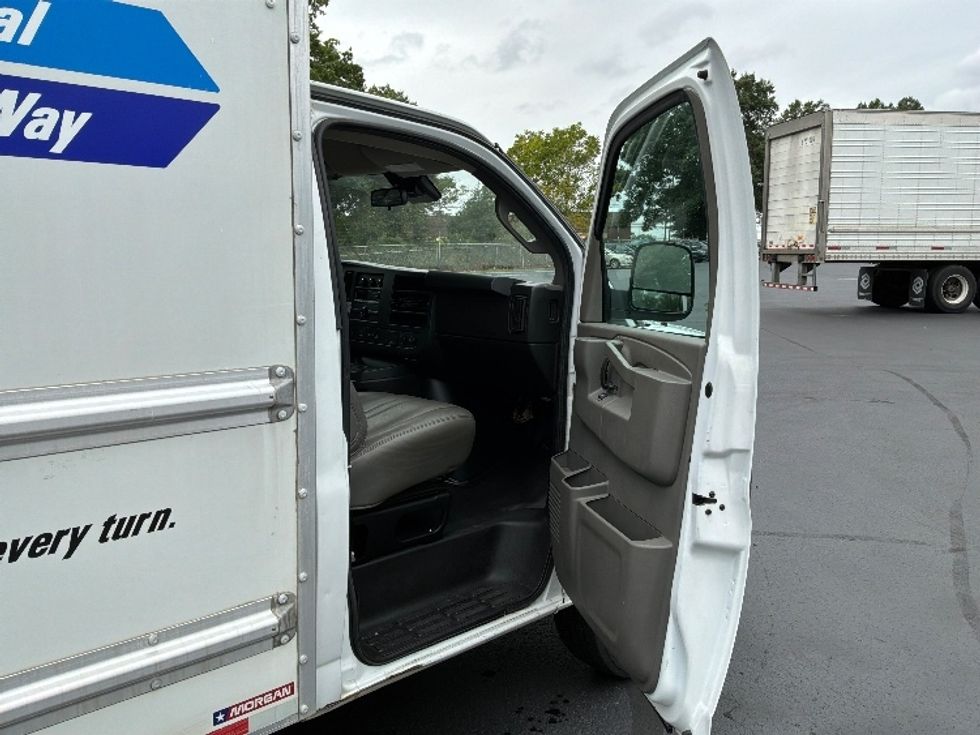 Light Duty Box Truck-Light and Medium Duty Trucks-GMC-2021-Savana G33503-Columbus-OH-88,918\n\t\tmiles-$ 30,000 - Image 19
