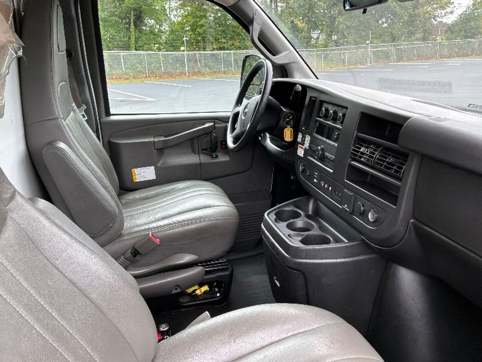 Light Duty Box Truck-Light and Medium Duty Trucks-GMC-2021-Savana G33503-Columbus-OH-88,918\n\t\tmiles-$ 30,000 - Image 21