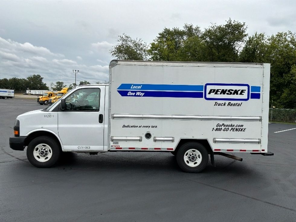 Light Duty Box Truck-Light and Medium Duty Trucks-GMC-2021-Savana G33503-Columbus-OH-88,918\n\t\tmiles-$ 30,000 - Image 4