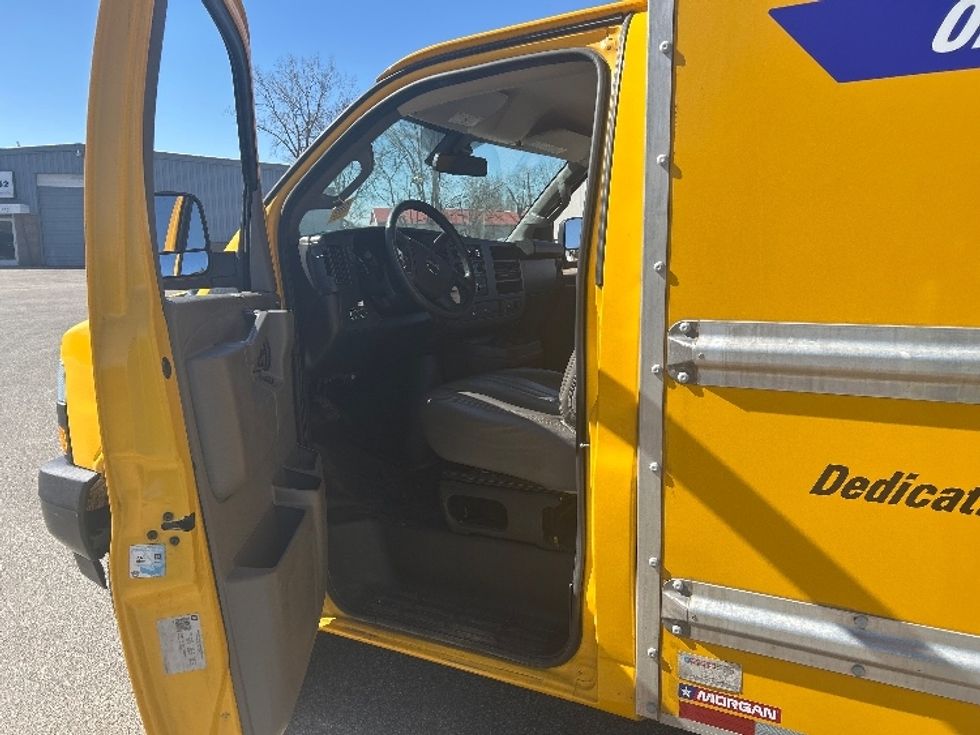 Light Duty Box Truck-Light and Medium Duty Trucks-GMC-2021-Savana G33503-Comstock Park-MI-127,120\n\t\tmiles-$ 21,500 - Image 15