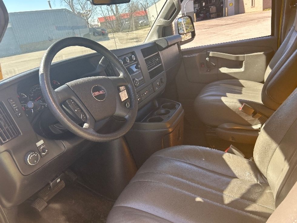 Light Duty Box Truck-Light and Medium Duty Trucks-GMC-2021-Savana G33503-Comstock Park-MI-127,120\n\t\tmiles-$ 21,500 - Image 16