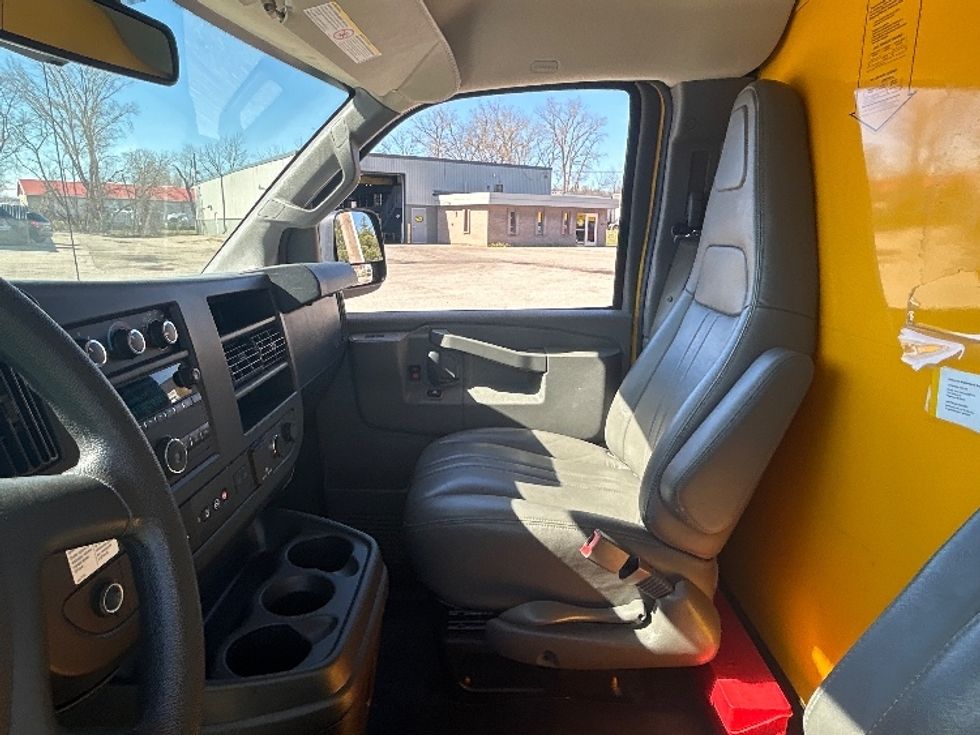 Light Duty Box Truck-Light and Medium Duty Trucks-GMC-2021-Savana G33503-Comstock Park-MI-127,120\n\t\tmiles-$ 21,500 - Image 18
