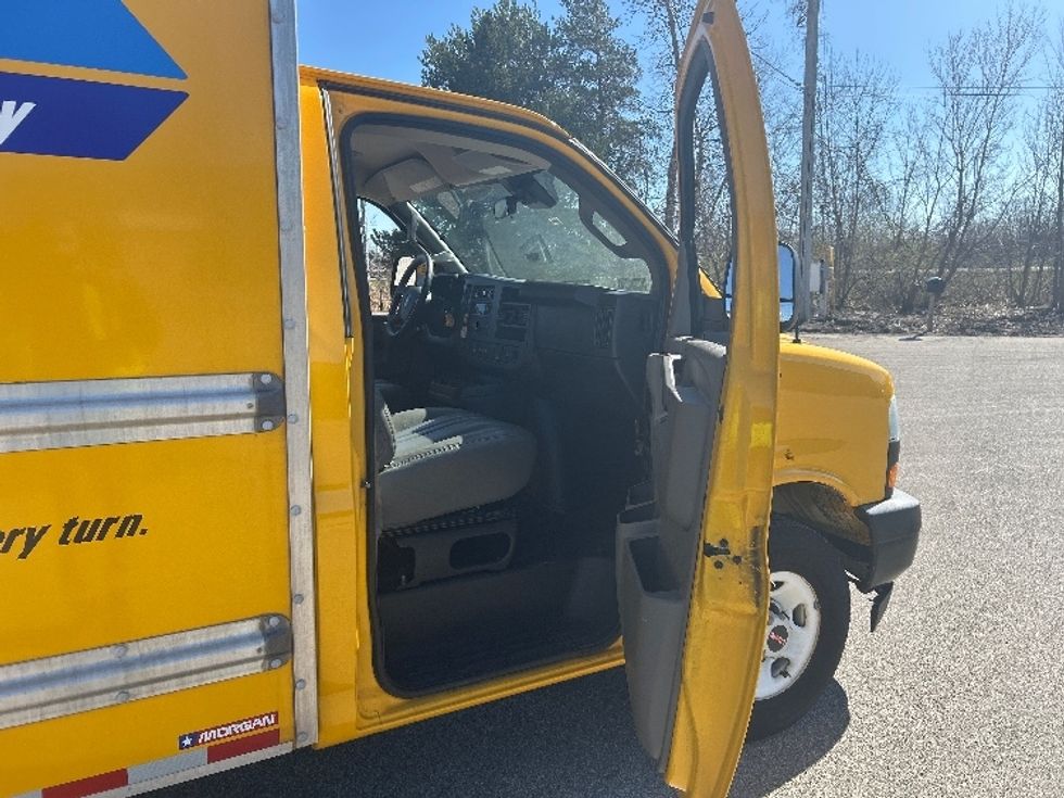 Light Duty Box Truck-Light and Medium Duty Trucks-GMC-2021-Savana G33503-Comstock Park-MI-127,120\n\t\tmiles-$ 21,500 - Image 19