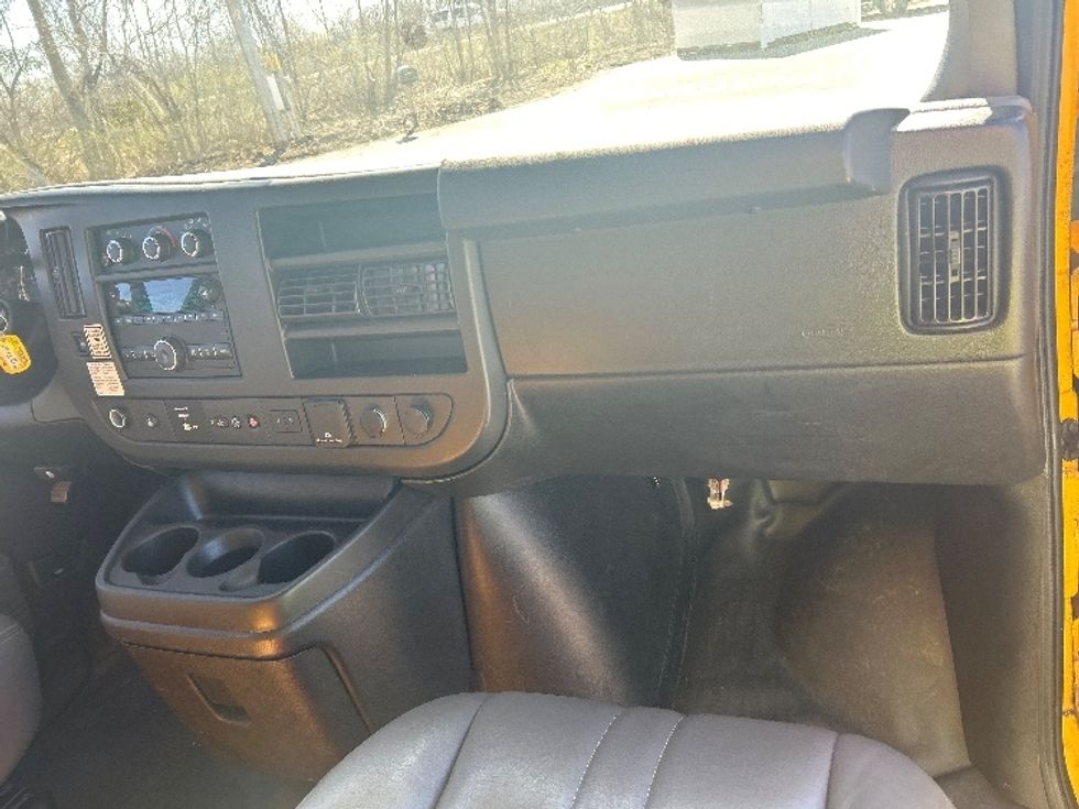 Light Duty Box Truck-Light and Medium Duty Trucks-GMC-2021-Savana G33503-Comstock Park-MI-127,120\n\t\tmiles-$ 21,500 - Image 20