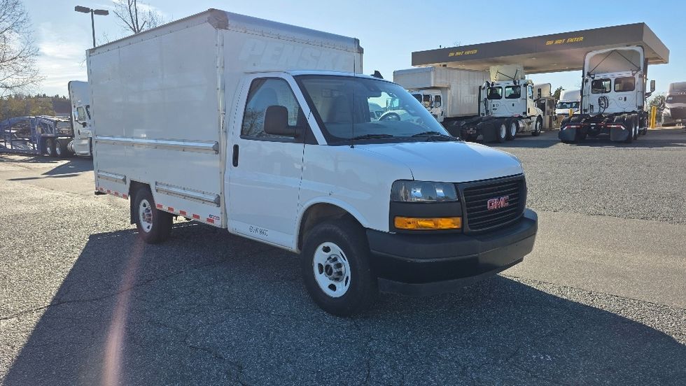 Light Duty Box Truck-Light and Medium Duty Trucks-GMC-2021-Savana G33503-Concord-NC-102,131\n\t\tmiles-$ 30,500 - Image 1
