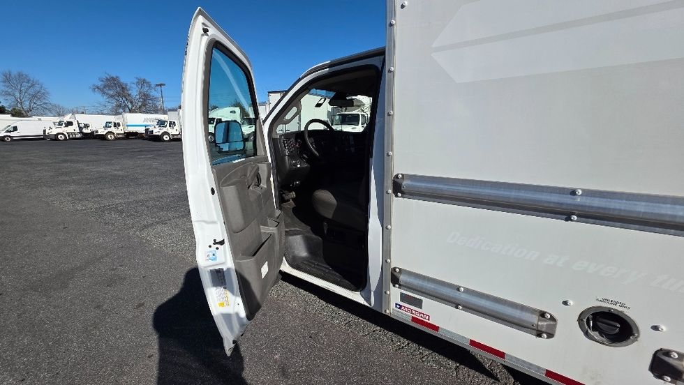 Light Duty Box Truck-Light and Medium Duty Trucks-GMC-2021-Savana G33503-Concord-NC-102,131\n\t\tmiles-$ 30,500 - Image 15