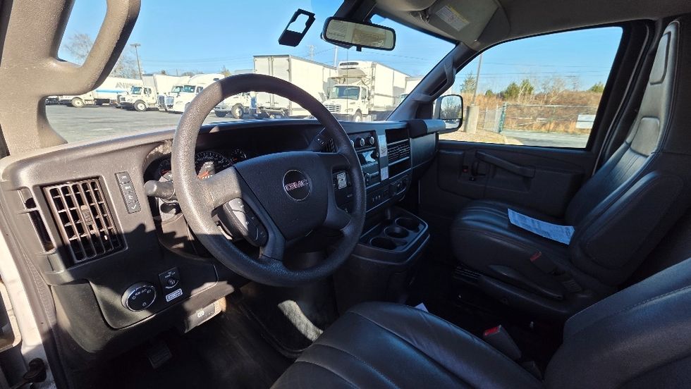 Light Duty Box Truck-Light and Medium Duty Trucks-GMC-2021-Savana G33503-Concord-NC-102,131\n\t\tmiles-$ 30,500 - Image 16