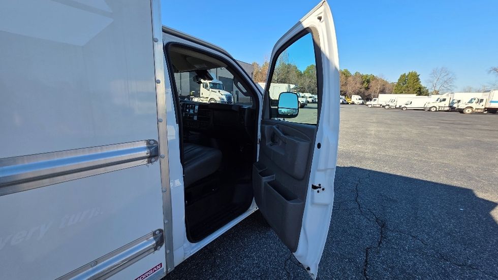Light Duty Box Truck-Light and Medium Duty Trucks-GMC-2021-Savana G33503-Concord-NC-102,131\n\t\tmiles-$ 30,500 - Image 19
